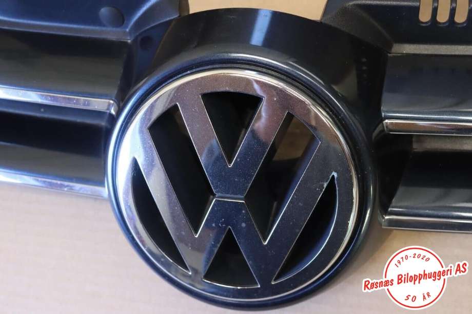 Grill til VW Golf V, Combi 2003-2008  (VOLKSWAGEN||1K0853655)