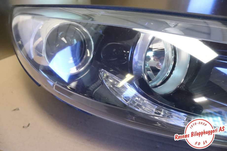 Frontlykt høyre halogen til Kia Sportage 2010-2016 (Type III)  (KIA||92102-3U290)