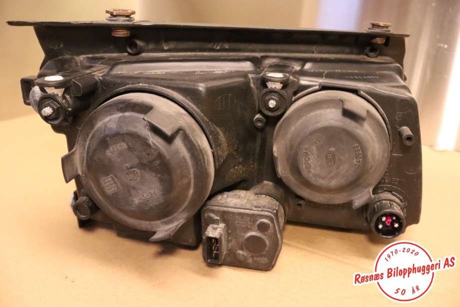 Frontlykt venstre halogen til VW Passat 1997-2000 (B5,3B) (B5,3B) (VOLKSWAGEN|3B0 941 017 K|)