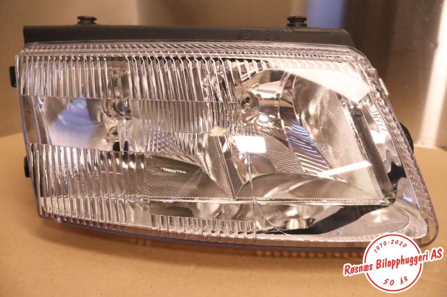 Frontlykt høyre halogen til VW Passat, 1997-2000 (B5,3B) (B5,3B) (VOLKSWAGEN|3B0 941 018 K)