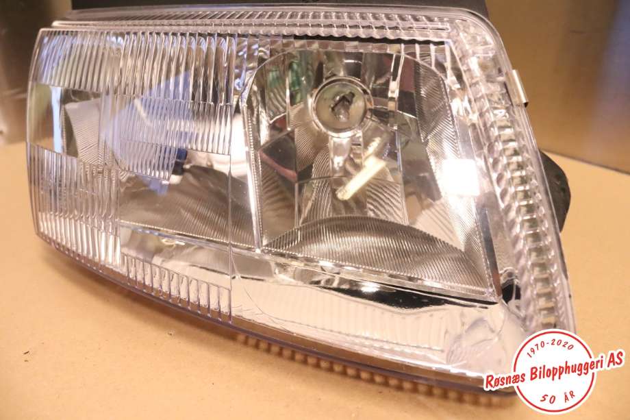 Frontlykt høyre halogen til VW Passat 1997-2000 (B5,3B) (B5,3B) (VOLKSWAGEN|3B0 941 018 K|)