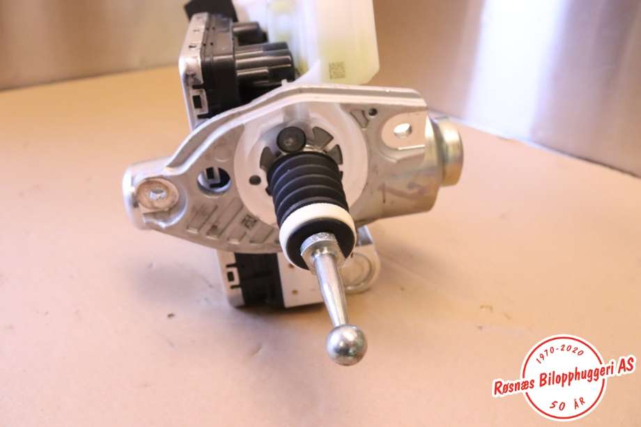 Diverse deler til Volvo V90 / V90 CC / S90 2016-->>  (VOLVO||32384764)
