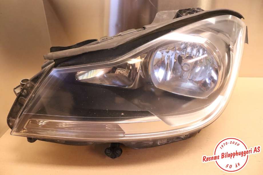 Frontlykt venstre halogen til Mercedes C-Klasse 2011-2014 (Fase 2) (W204) (W204) (MERCEDES||A2048209559)