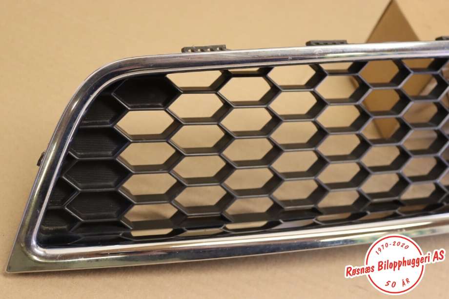 Grill til Mitsubishi Colt 2009-2013 (Type VII, Fase 2)  (MITSUBISHI||7450A457)