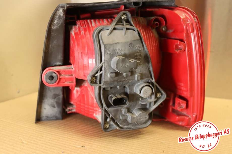 Baklykt venstre til VW Touran 2007-2010 (Type I, Fase 2) (VOLKSWAGEN|1T0 945 095 R|)