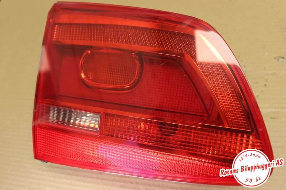 Baklykt høyre til VW Touran 2007-2010 (Type I, Fase 2) (VOLKSWAGEN|1T0 945 096 R|)
