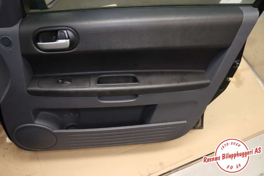 Dør høyre foran til Mitsubishi Colt 2009-2013 (Type VII, Fase 2)  (MITSUBISHI|5700A626|)