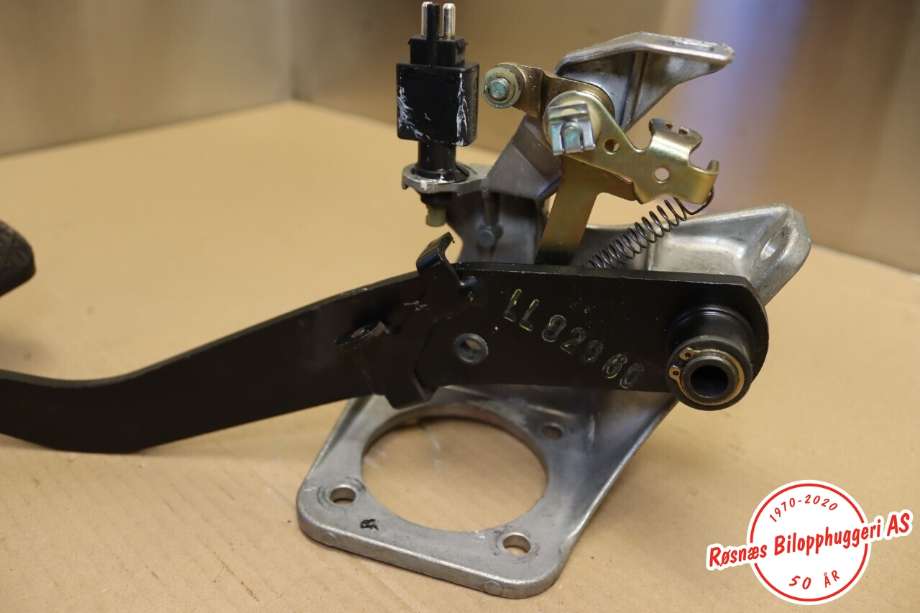Pedal gass/brems/clutch til Mercedes 190 1984-1993 (W201) (W201) (MERCEDES||1242900819)