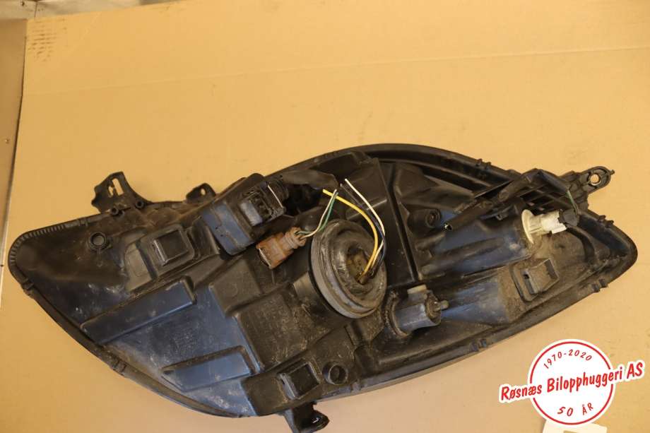 Frontlykt høyre halogen til Toyota Yaris 2009-2011 (Type II, Fase 2) (TOYOTA||81110-0D330)