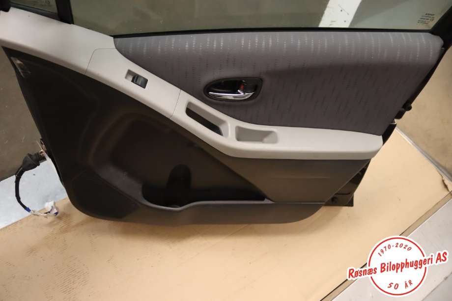 Dør høyre foran til Toyota Yaris 2009-2011 (Type II, Fase 2)  (TOYOTA|670010D170|)