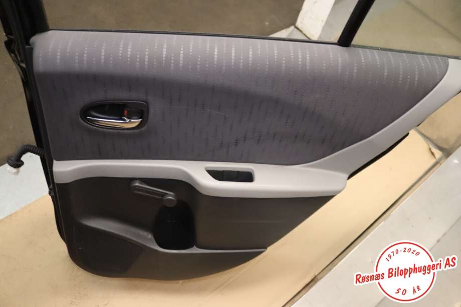 Dør høyre bak til Toyota Yaris 2009-2011 (Type II, Fase 2)  (TOYOTA|670030D110|)