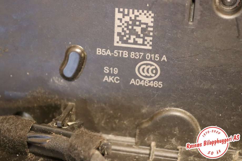 Låsekasse høyre til VW Passat 2015-2019 (Fase 1) (B8) (B8) (VOLKSWAGEN||5TB837015A)