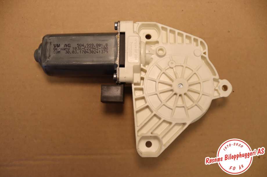 Ruteheis til VW Passat 2015-2019 (Fase 1) (B8) (B8) (VOLKSWAGEN||5Q4959801B)