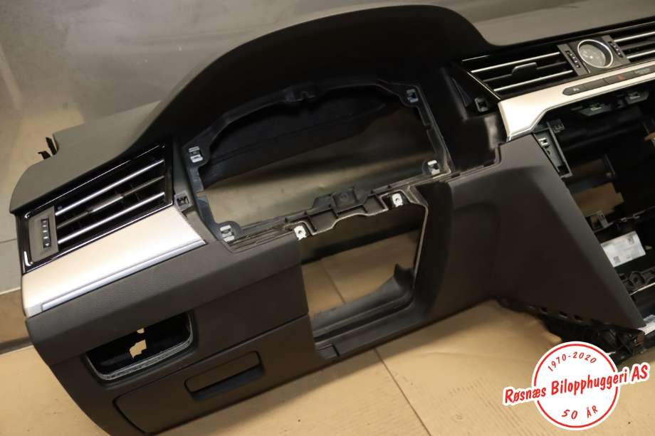 Dashbord til VW Passat 2015-2019 (Fase 1) (B8) (B8) (VOLKSWAGEN|3G1 857 003 BK|)
