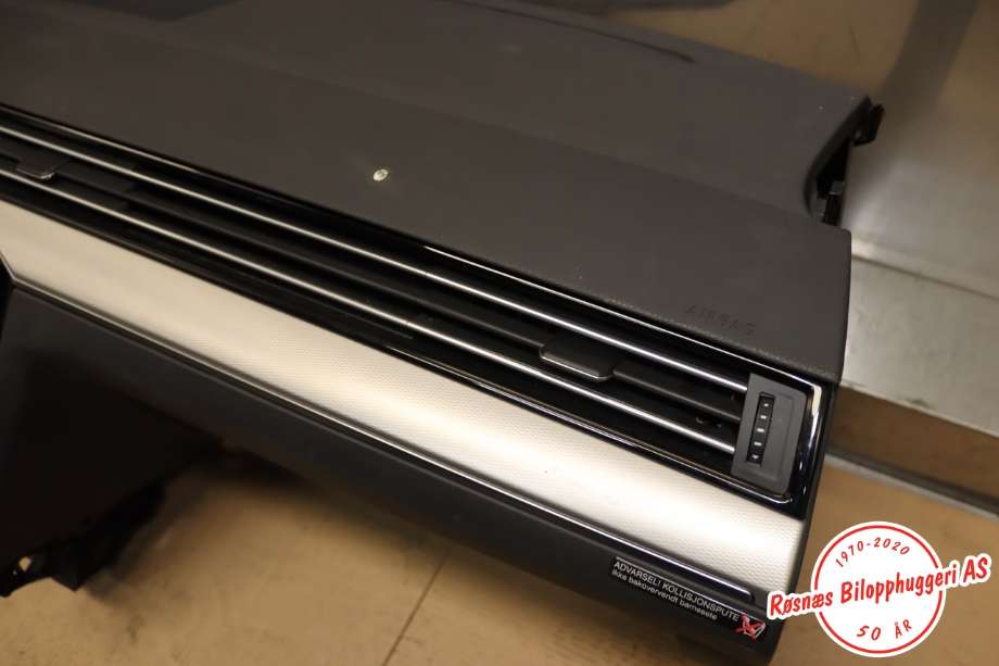 Dashbord til VW Passat 2015-2019 (Fase 1) (B8) (B8) (VOLKSWAGEN|3G1 857 003 BK|)