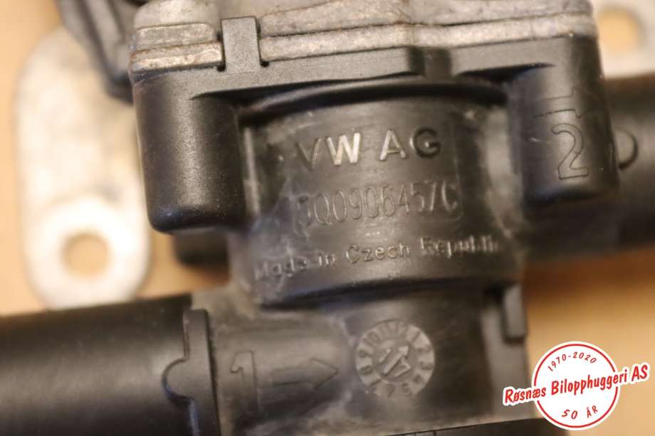 Diverse deler til VW Passat 2015-2019 (Fase 1) (B8) (B8) (VOLKSWAGEN||5Q0906457C)