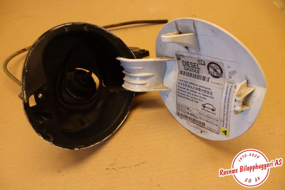 Tanklokk til VW CC 2008-2012 (PASSAT CC) (PASSAT CC) (VOLKSWAGEN|3C8 809 857 E|)