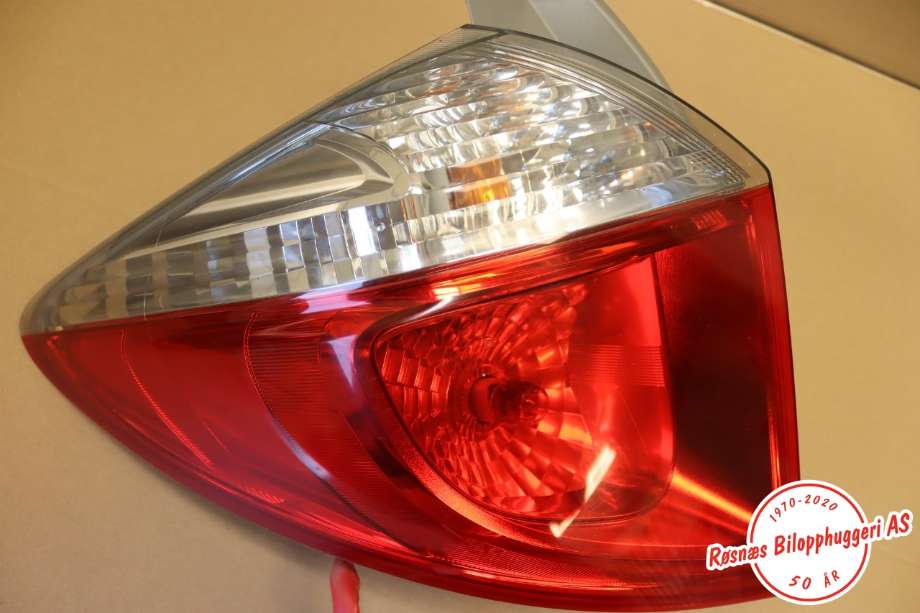 Baklykt venstre til Toyota Verso-S 2011-2015 (COMBI) (COMBI) (TOYOTA|8156152730|)