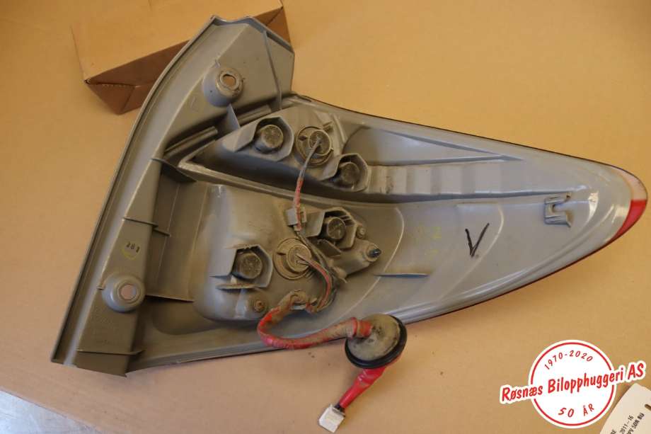 Baklykt venstre til Toyota Verso-S 2011-2015 (COMBI) (COMBI) (TOYOTA|8156152730|)