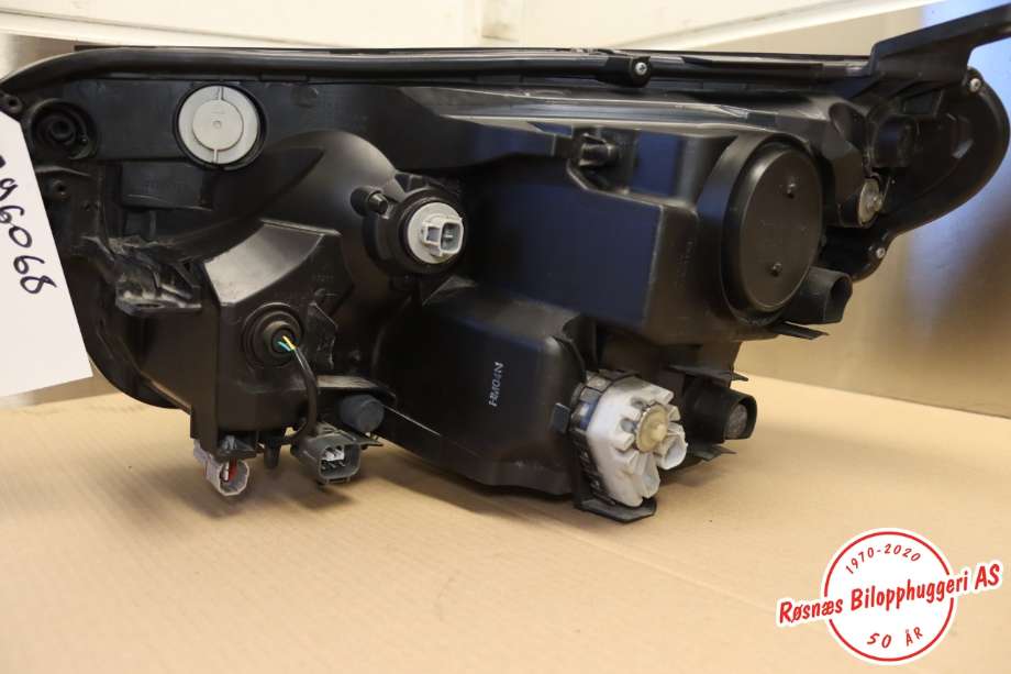 Frontlykt høyre halogen til Toyota RAV4 2016-2019 (Type IV, Fase 2)  (TOYOTA|8114542680|)
