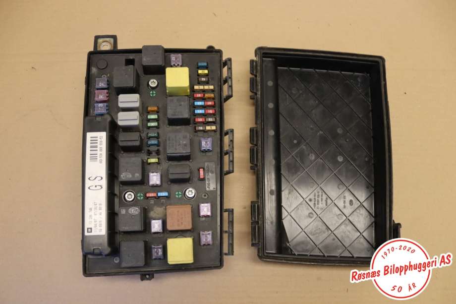 Sikringsboks til Opel Zafira B 2005-2011  (OPEL||5DK008668-52|13206746)