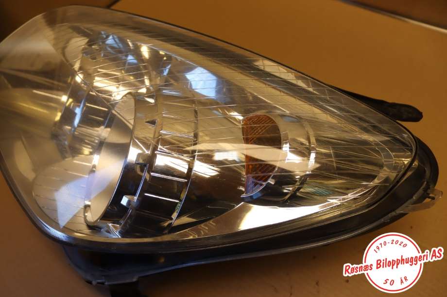 Frontlykt venstre halogen til Opel Astra H 2004-2009 (OPEL||13239288LH)