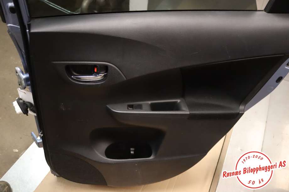 Dør høyre bak til Toyota Verso-S 2011-2015 (COMBI) (COMBI) (TOYOTA|6711352110|)