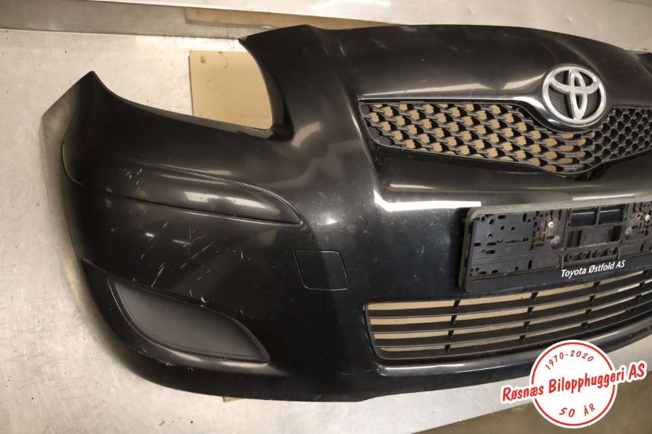 Støtfanger foran til Toyota Yaris 2009-2011 (Type II, Fase 2) (TOYOTA|521190D908|)