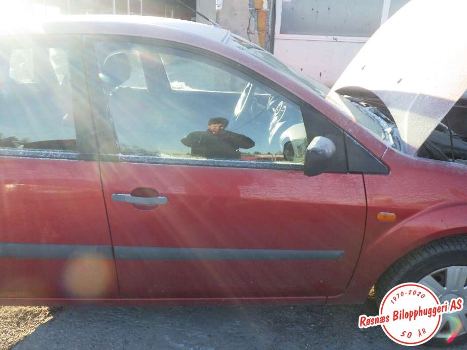 Dør høyre foran til Ford Fiesta, 2002-2008 (Type V) (FORD|1692523)