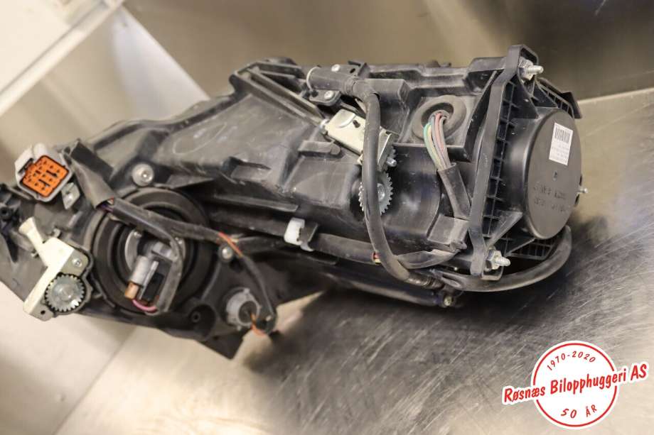 Frontlykt høyre halogen til Mitsubishi i-MiEV 2010-->> (MITSUBISHI|8301C760|)