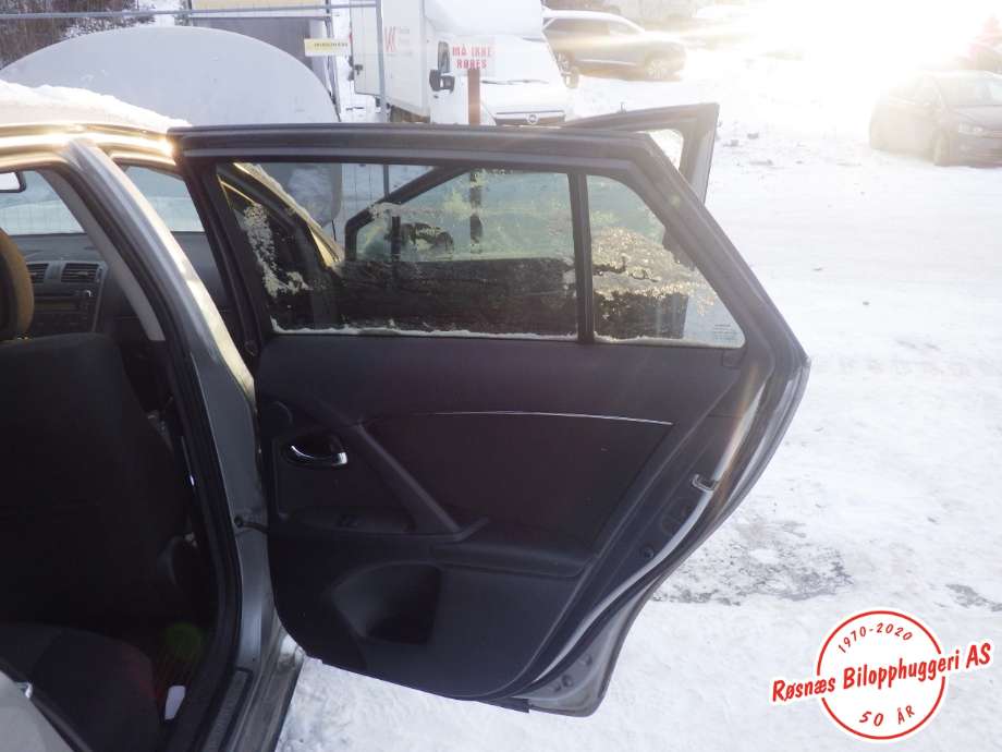 Dør høyre bak til Toyota Avensis 2009-2015 (Type III, Fase 1)  (TOYOTA|6700305160|)
