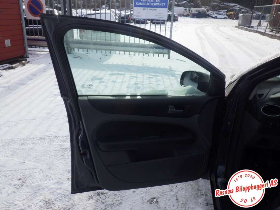Dør venstre foran til Ford Focus 2008-2010 (Type II, Fase 2) (FORD|P8M51-A20125-AE|)