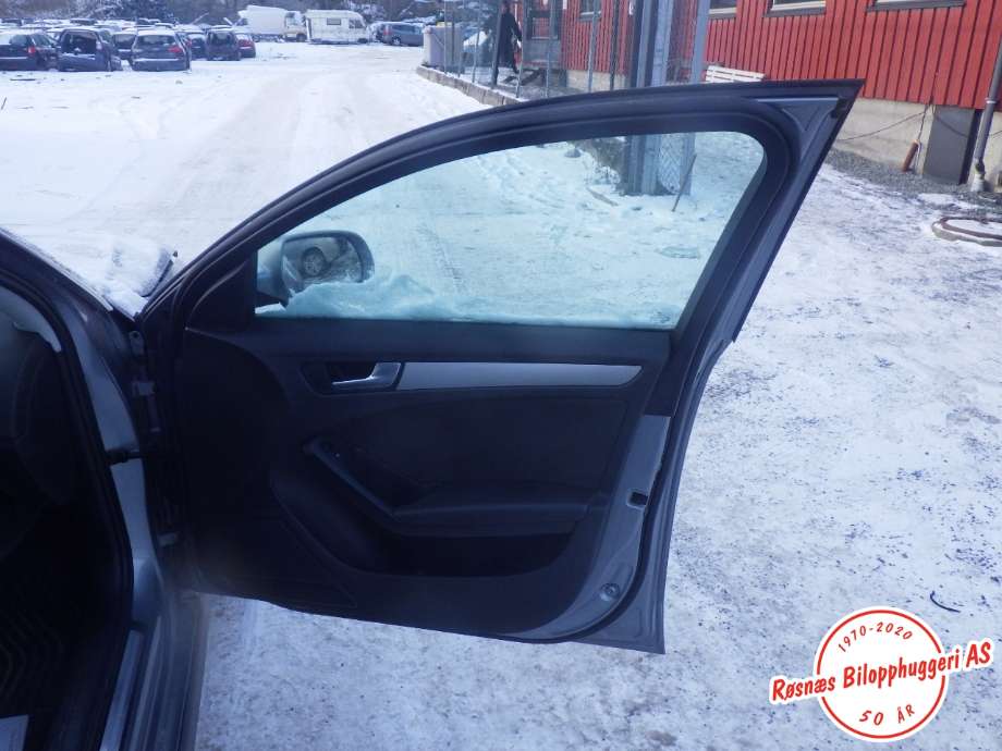 Dør høyre foran til Audi A4 2007-2014 (Type IV) (B8) (B8) (AUDI|8K0 831 052 J|)