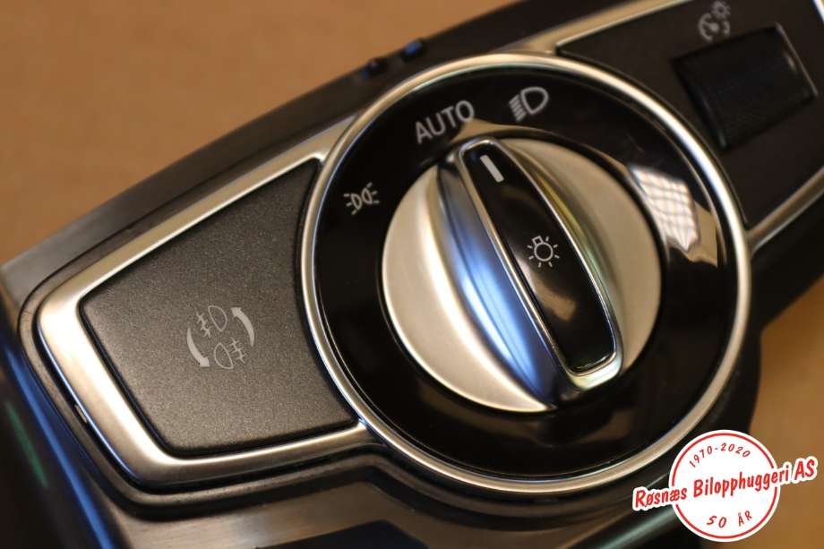 Bryter lys til Mercedes X-Klasse 2017-2020  (MERCEDES||A4709051700)
