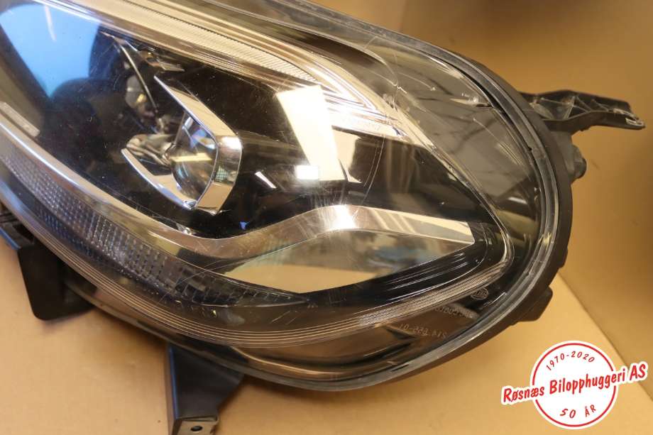 Frontlykt venstre halogen til Mercedes X-Klasse 2017-2020  (MERCEDES||A4709060800)