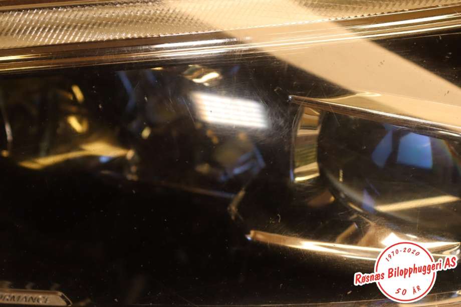 Frontlykt venstre halogen til Mercedes X-Klasse 2017-2020  (MERCEDES||A4709060800)