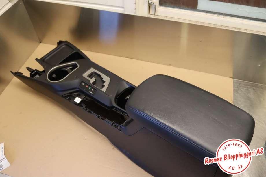 Innredning, Konsoll til Toyota RAV4, 2016-2019 (Type IV, Fase 2)  (TOYOTA|5890142260C0)