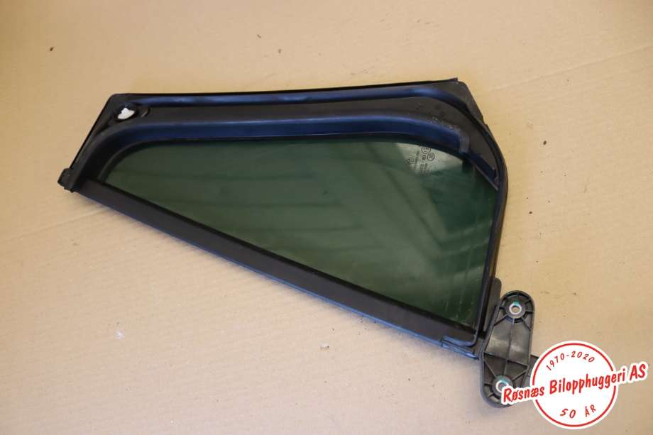Diverse deler til VW Passat 2015-2019 (Fase 1) (B8) (B8) (VOLKSWAGEN|3G9 845 214 S|)