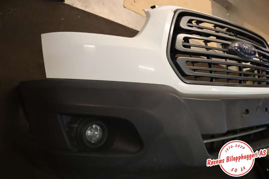 Støtfanger foran til Ford Transit Custom 2013-2023 (Type I)  (FORD|GK31-R17757-AC5CND|)