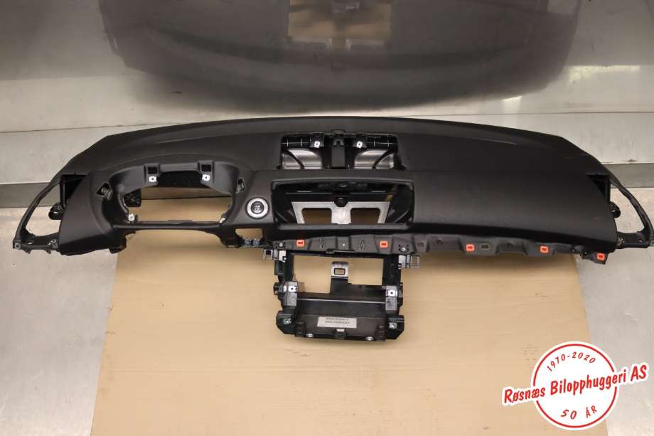 Dashbord til BMW 1-Serie, 2004-2011 (E81/E82/E87/E88) (E81/E82/E87/E88) (BMW|51 45 9 158 350)