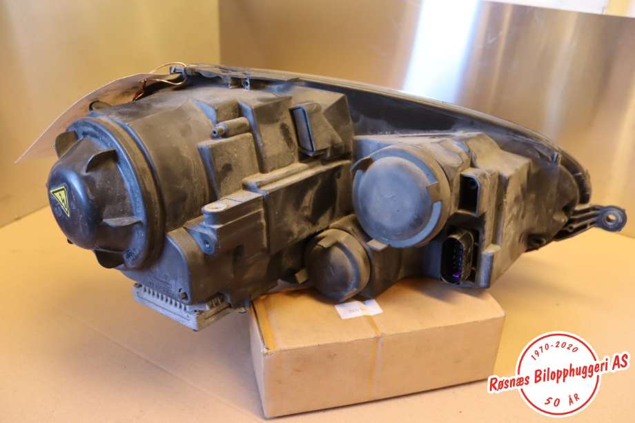 Frontlykt venstre halogen til VW Golf V, Combi 2003-2008  (VOLKSWAGEN||1K6 941 039)