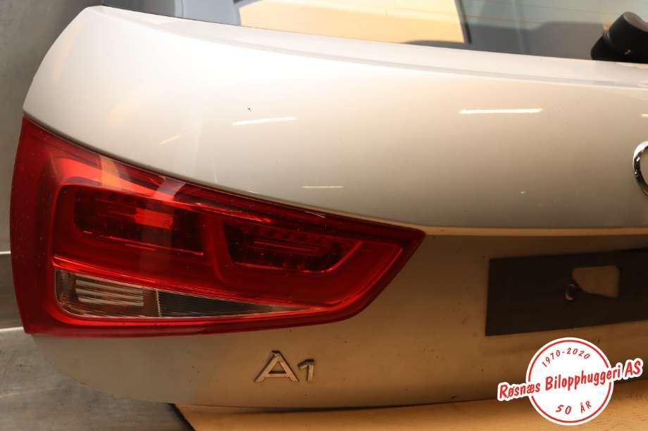 Bakluke combi til Audi A1 2010-2014 (Type I, Fase 1)  (AUDI|8X3 827 023|)