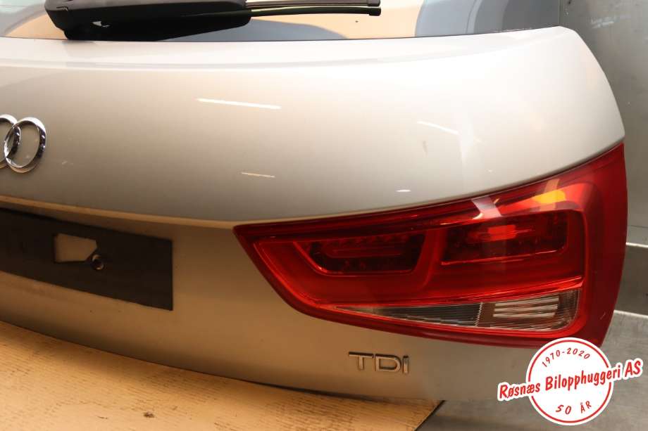 Bakluke combi til Audi A1 2010-2014 (Type I, Fase 1)  (AUDI|8X3 827 023|)