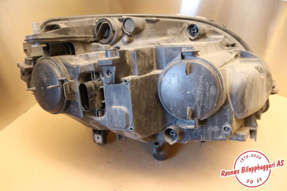 Frontlykt venstre halogen til Mercedes GLK 2008-2015 (X204) (X204) (MERCEDES|A 204 820 68 59|)
