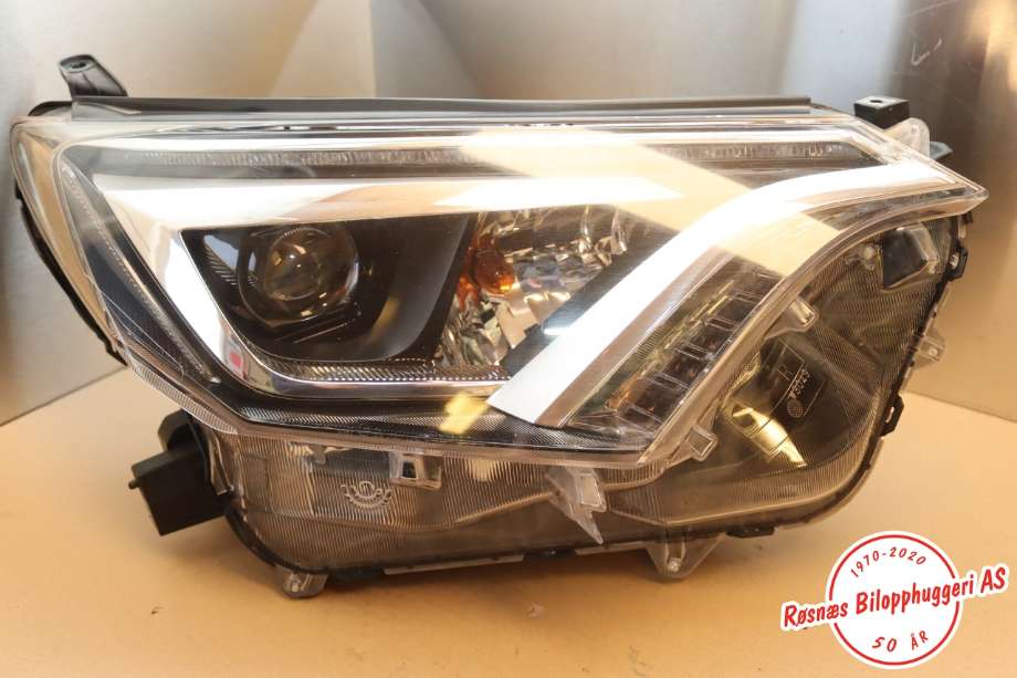 Frontlykt høyre halogen til Toyota RAV4, 2016-2019 (Type IV, Fase 2)  (TOYOTA|8114542680)