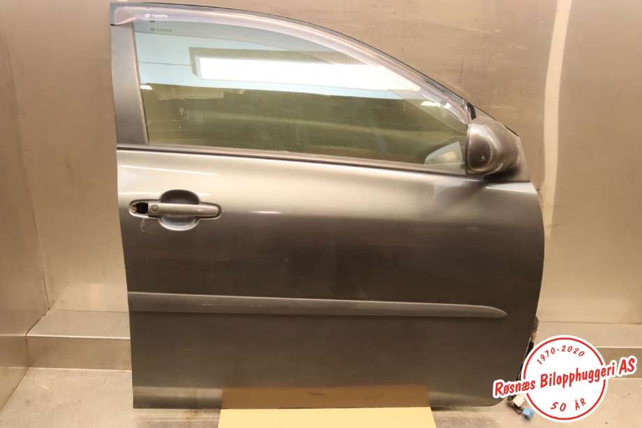 Dør høyre foran til Toyota Corolla, 2007-2013  (TOYOTA|6700112A30)
