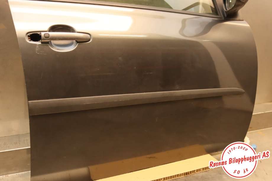 Dør høyre foran til Toyota Corolla 2007-2013  (TOYOTA|6700112A30|)