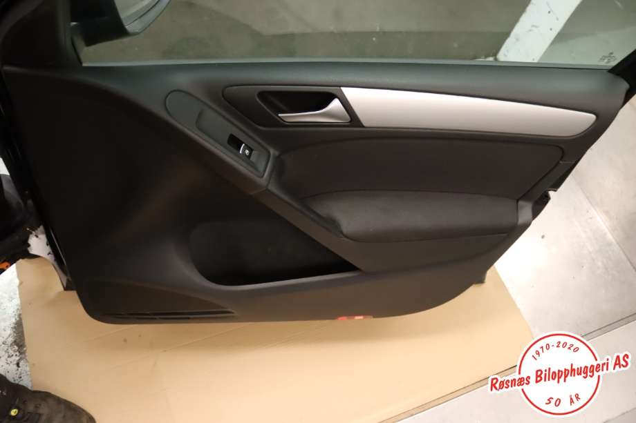 Dør høyre foran til VW Golf VI 2008-2012  (VOLKSWAGEN|5K4 831 056 H|)