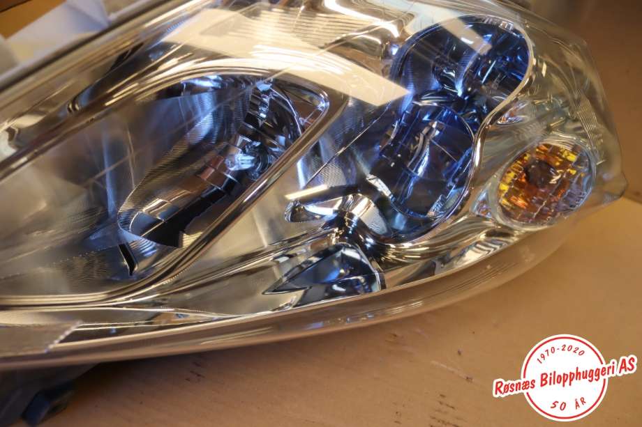 Frontlykt høyre halogen til Nissan Leaf 2011-2017 (Type I)  (NISSAN|260103NL5A|)