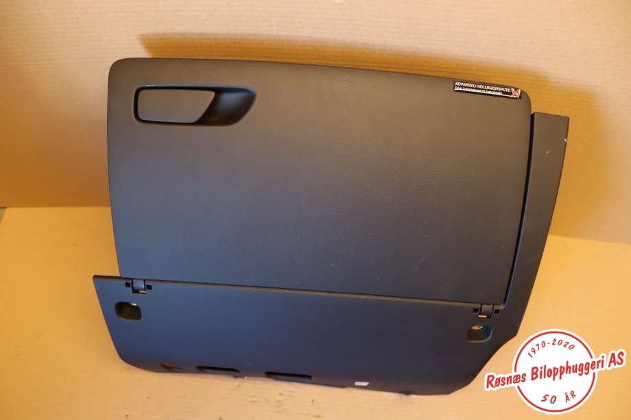 Hanskerom til Audi A3 2016-2020 (Type III, Fase 2)  (AUDI|8V1857035B|)